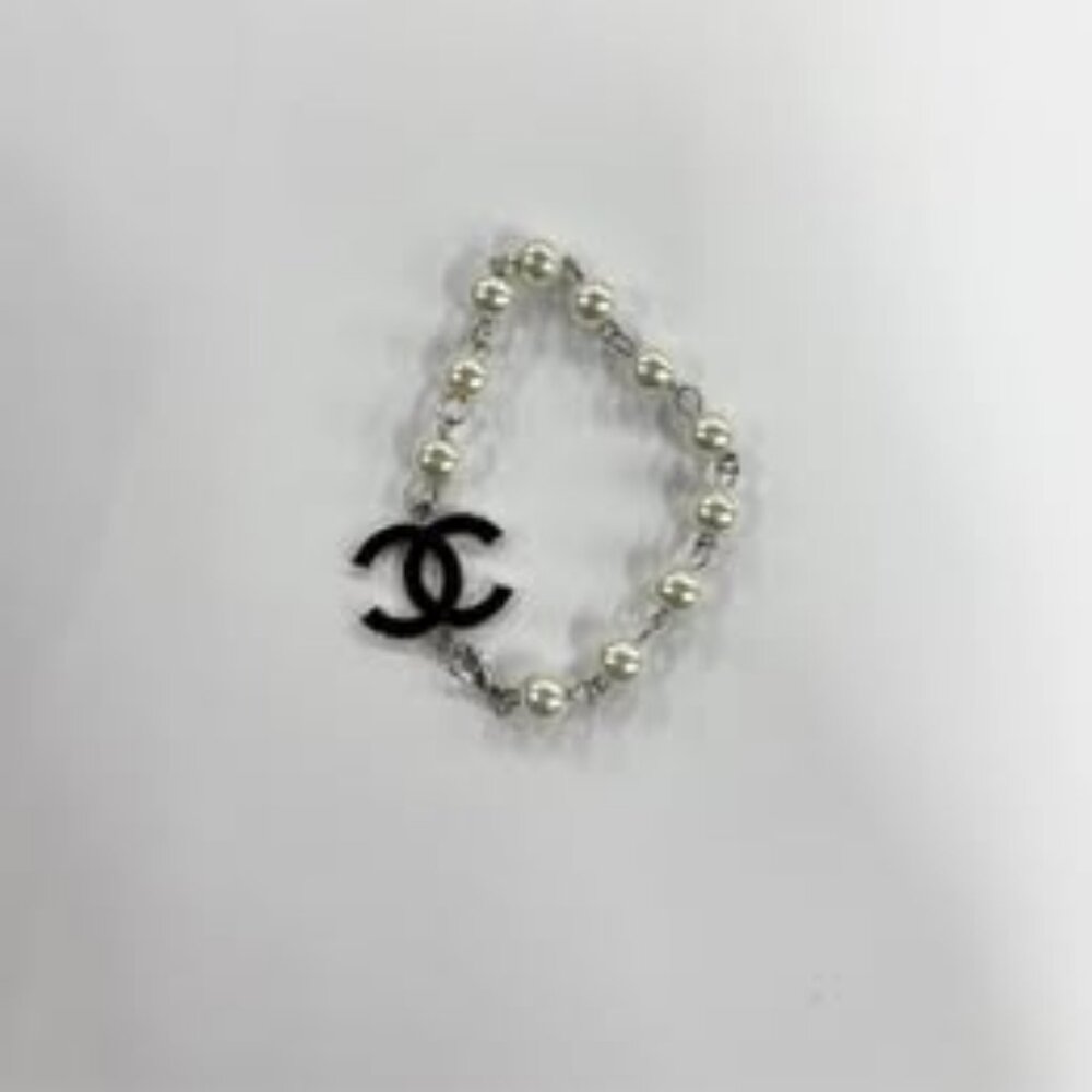 New pearl and ceramic CC bracelet